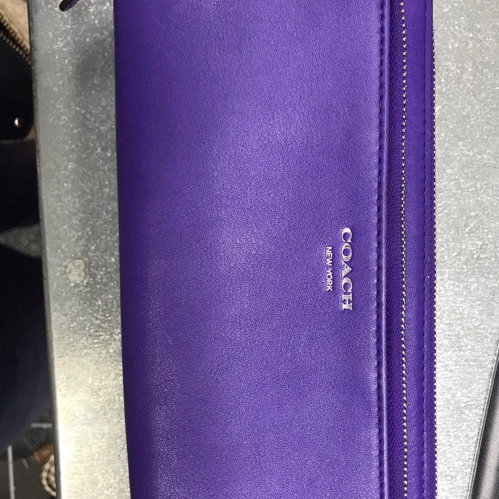 COACH purple leather wallet. Excellent condition